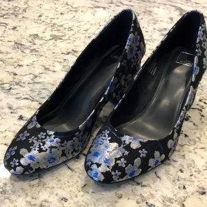 Nordstrom 14th & Union brocade fabric heels. Navy, silver & black. Size 8.5m.